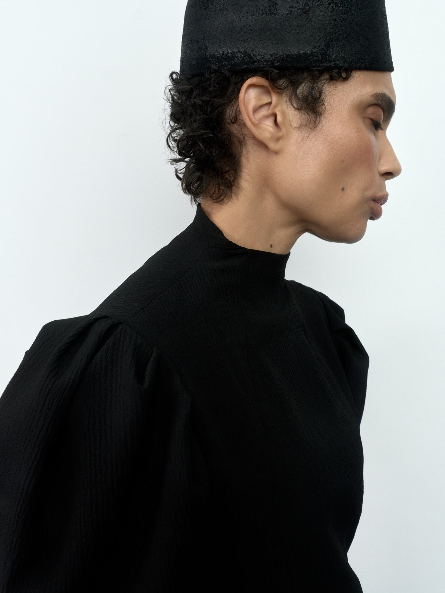 The Hat Julia, Black Ink